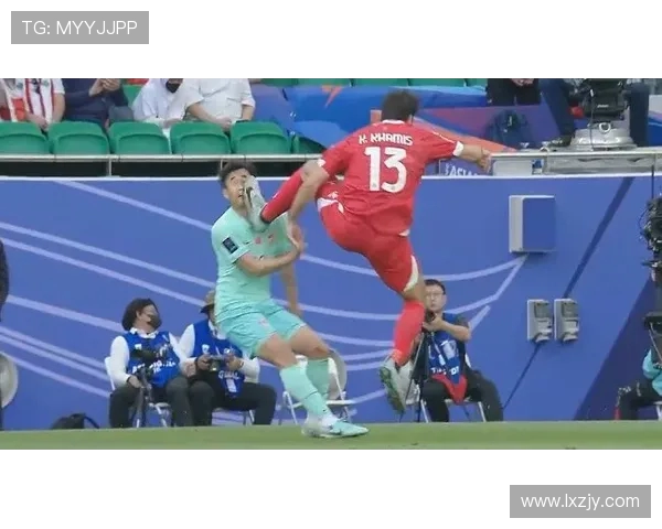 瓜帅怒批红牌判罚，米克尔力挺裁判：刘易斯抬脚动作引争议(3)